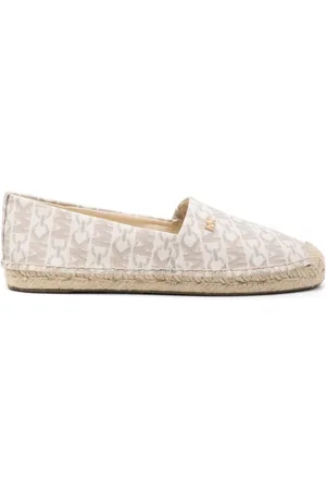 Michael Kors Schoenen, Dames, Veelkleurig, 37 EU, Witte platte schoenen met handtekeninglogo print