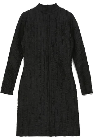Rodebjer Kleedjes, Dames, Zwart, L, Polyester, Gestructureerde High-Neck Mini Zwarte Jurk