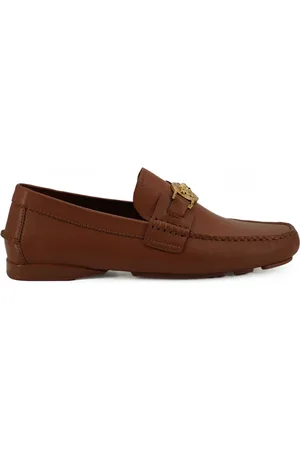 VERSACE Schoenen, Heren, Bruin, 40 EU, Leer, Elegante Leren Loafers met Medusa-reliëf