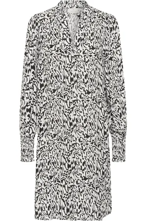 Kaffe Kleedjes, Dames, Zwart, L, Grafische Lijnen Jurk met Smock Manchetten