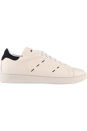 Kiton Schoenen, Heren, Wit, 41 EU, Suède, Witte leren sneakers met suède hiel