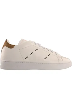 Kiton Schoenen, Heren, Wit, 43 EU, Suède, Witte leren sneakers met suède hiel
