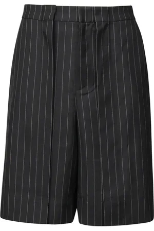 J.W.Anderson Korte broeken, Heren, Zwart, M, Wol, Grijze geplooide shorts met ankerlogo