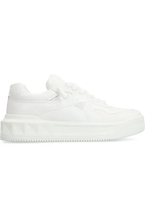 VALENTINO Schoenen, Heren, Wit, 44 EU, Leer, Studded Low-top Sneakers