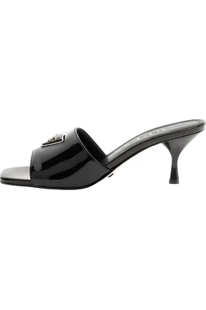 Guess Schoenen, Dames, Zwart, 41 EU, Zwarte Lakleren Sandalen met Vierkante Neus