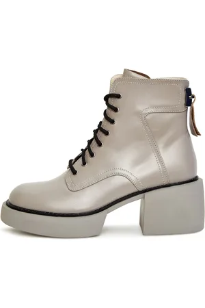 CESARE GASPARI Schoenen, Dames, Grijs, 38 EU, Chique grijze enkellaarsjes voor vrouwen - Stijlvol & comfortabel schoeisel