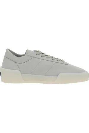 FEAR OF GOD Schoenen, Heren, Grijs, 45 EU, Leer, Grijze lage sneakers met logopatch
