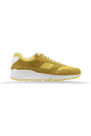 Saint Laurent Schoenen, Heren, Geel, 43 EU, Suède, Suède Stoffen Sneakers met Veters en Ronde Neus