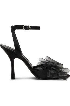 Stuart Weitzman Schoenen, Dames, Zwart, 38 1/2 EU, Leer, Blushing Bow 100 Sandaal