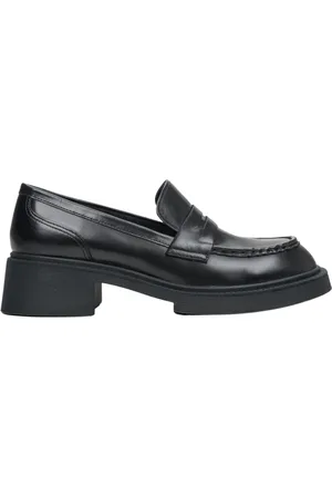 Estro Zwarte Penny Loafers met Stevige Hak