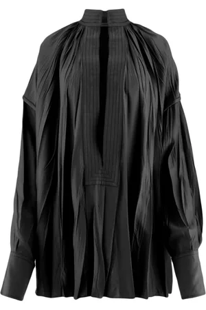 Salvatore Ferragamo Blouses & Shirts, Dames, Zwart, S, Gekreukeld zwart overhemd met uitlopende manchetten
