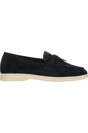 Estro Schoenen, Dames, Zwart, 39 EU, Zwarte Loafers met Kwastjes