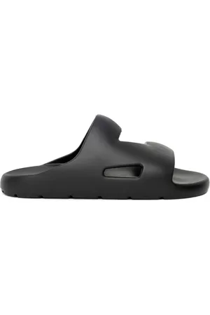 Bottega Veneta Schoenen, Heren, Zwart, 42 EU, Satijn, Zwarte Rubberen Slippers Ergonomische Stijl