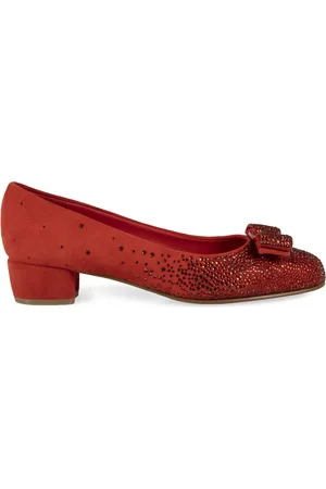 Salvatore Ferragamo Schoenen, Dames, Rood, 36 1/2 EU, Leer, Suede pumps met strik en kristaldetail