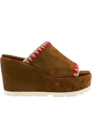 Mou Schoenen, Dames, Bruin, 40 EU, Suède, Suède sleehak sandalen met haakdetail