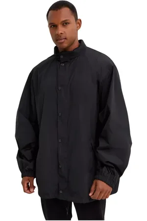 Balenciaga Jassen, Heren, Zwart, S, Polyester, Zwarte windjack met logostempel