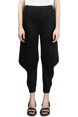 Issey Miyake Broeken, Dames, Zwart, M, Polyester, Taps Toelopende Geplooide Broek