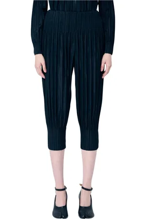 Issey Miyake Broeken, Dames, Zwart, M, Polyester, Geplooide Cropped Broek