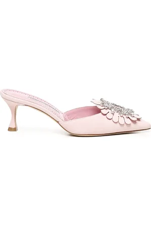 Manolo Blahnik Schoenen, Dames, Roze, 38 1/2 EU, Leer, Roze Leren Hakken met Juweelgesp