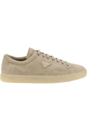 Prada Schoenen, Heren, , 42 EU, Leer, Luxe Suede Sneakers met Logo Plaque