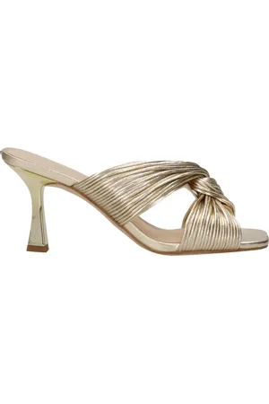 Michael Kors Schoenen, Dames, Geel, 39 EU, Leer, Metallic Finish Slip-On Sandalen