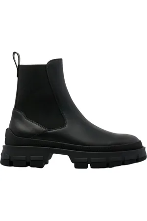 Moncler Schoenen, Dames, Zwart, 39 EU, Leer, Stijlvolle Rugged Sole Enkellaarzen