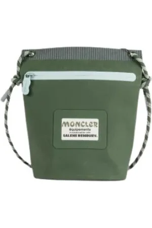 Moncler Tassen, Dames, Groen, ONE Size, Polyester, Waterdichte clutch tas van Salehe Bembury