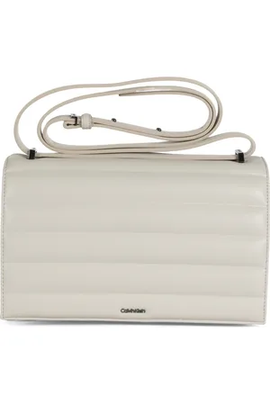 Calvin Klein Tassen, Dames, Wit, ONE Size, Leer, Gewatteerde Crossbodytas met Logoplaat