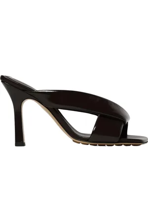 Bottega Veneta Schoenen, Dames, Bruin, 35 EU, Bruin lederen kruisband hak sandalen