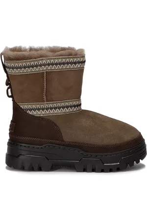 UGG Schoenen, Dames, Bruin, 36 EU, Waterdichte schapenvacht enkellaarzen met logo