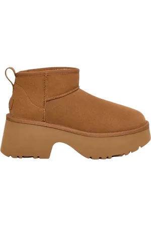 UGG Schoenen, Dames, Bruin, 40 EU, Suède, Klassieke Ultra Mini Suède Enkellaars