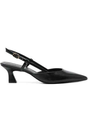 Stuart Weitzman Schoenen, Dames, Zwart, 40 EU, Leer, Zwarte Slingback Pumps met Puntneus en Gesp