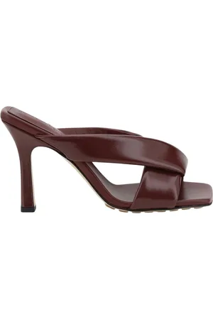 Bottega Veneta Schoenen, Dames, Rood, 38 1/2 EU, Bruin lederen kruisband hakken sandalen
