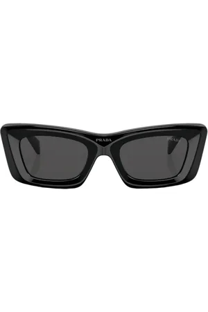 Prada Accessoires, Dames, Zwart, ONE Size, Gedurfde Cat-Eye Zonnebril met Logo-Plaque