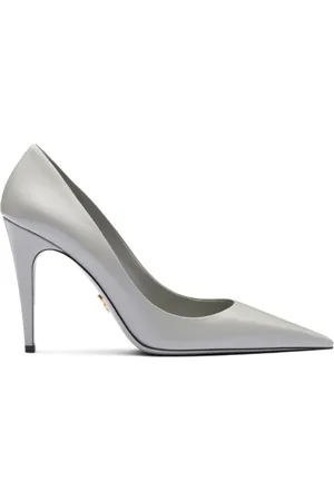 Prada Schoenen, Dames, Grijs, 36 1/2 EU, Leer, Grijze Leren Pumps met Puntige Neus
