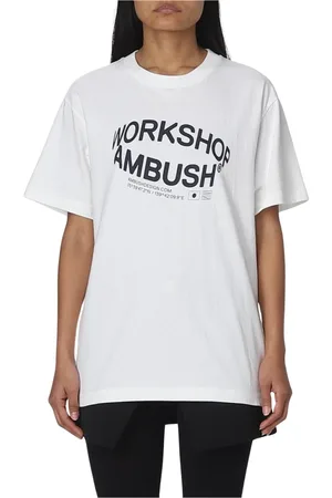 AMBUSH Tops, Dames, Wit, S, Katoen, Gebogen Tekst Tee voor Vrouwen
