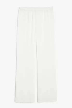 Monki Dames Straight - Regular waist straight leg textured trousers