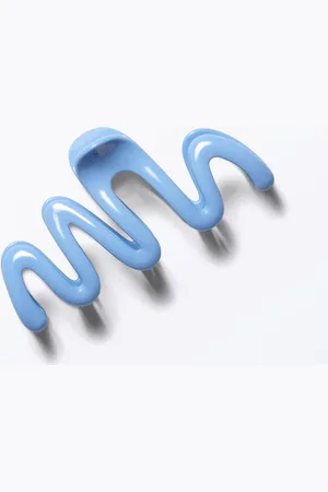 Monki Wavy Hair Claw