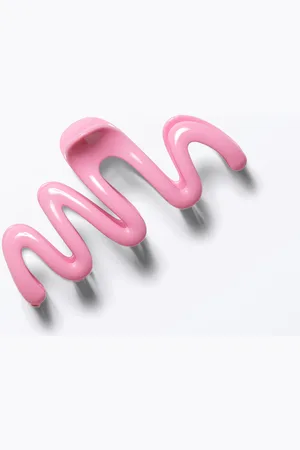 Monki Wavy Hair Claw