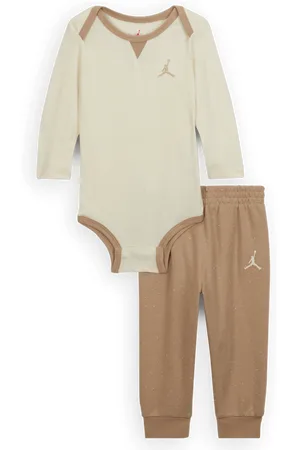 Jordan Tweedelige babyset met geribbeld rompertje met spikkels
