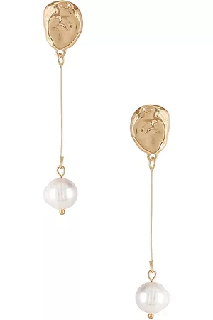 petit moments Kylie Earrings in