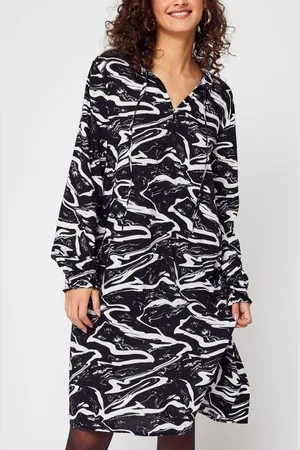 B YOUNG Byjosa Vneck Dress by