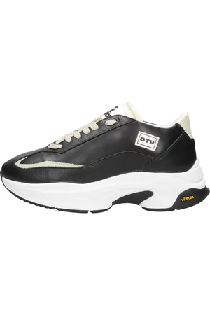 OFF THE PITCH Runner Cr-3.0