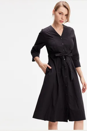 S.J. Minimalistische katoenen shirtjurk met geknoopte riem