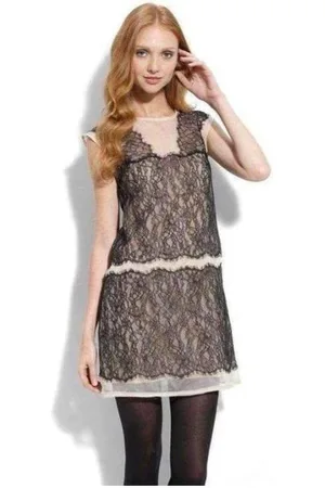 BCBG Max Azria Kant Sheath Jurk Zwart