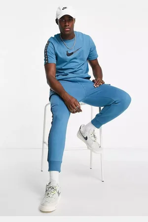 Nike Sportswear Repeat T-shirt Club in stormblauw