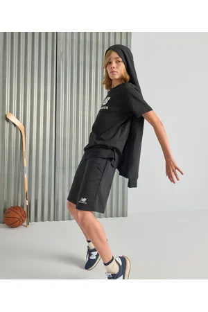 New Balance Essentials stacked logo zwarte sportshort voor jongens