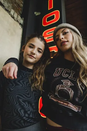 LOOXS Revolution Longsleeve black swirl voor meisjes in de kleur