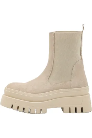 Steve Madden Cassandra bootie suede