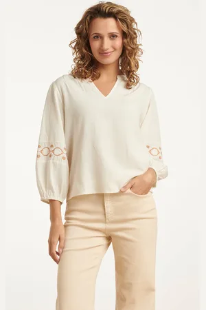 Smashed Lemon 25194 off white top met geborduurde mouwen | sand-off